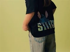 Name It top sort med Stitch print